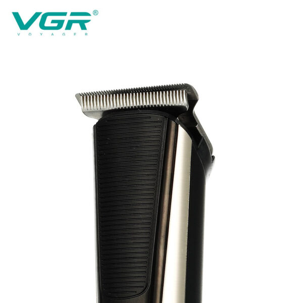 3 10 - Ova precizna, bežična i profesionalna mašinica VGR V - 178 će Vam omogućiti da veoma lako i jednostavno sredite Vašu ili tuđu frizuru, skratite i oblikujete bradu bilo u toplini Vašeg doma ili za potrebe salona. Oštrice na mašinici su napravljene od visokokvalitetnog nerđajućeg čelika što smanjuje rizik od ogrebotina i posekotina. Dolazi sa nastavcima od 1-2-3mm. Za korišćenje je takođe veoma praktična jer je kompaktnog dizajna. Puni se pomoću USB-a, a punjenje traje oko 2.5h, a uz pomoć LED ekrana možete videti procenat baterije. Dimenzije mašinice su 16.4x4.1x3.5cm.