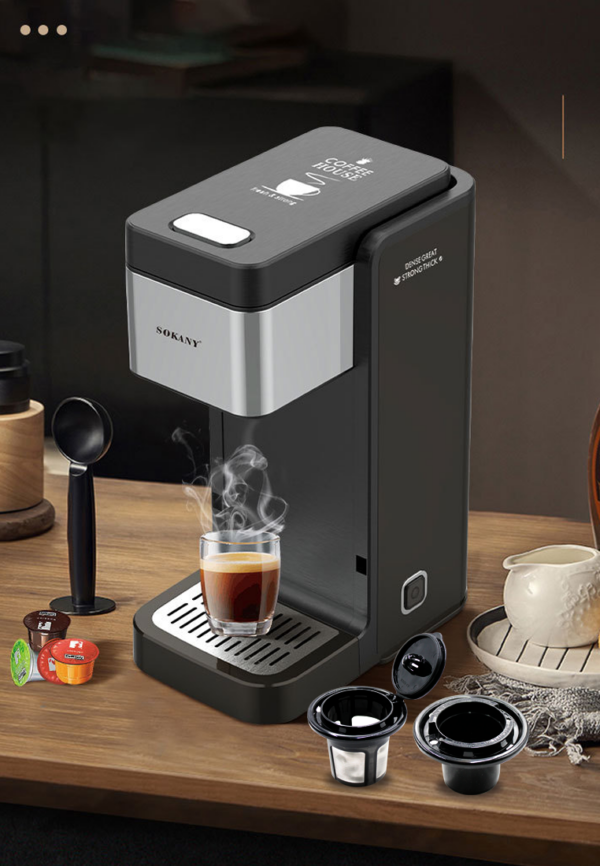 CoffeeMaker 8 - Sokany coffee maker je vrhunski uređaj za pripremu kafe, koji vam omogućava da pripremite savršenu šoljicu kafe u svako doba dana. Uključuje i veliku posudu za vodu i praktičnu funkciju za pripremu više šoljica istovremeno. Sokany coffee maker je odličan izbor za sve koji traže kvalitetnu i jednostavnu pripremu kafe u svako doba dana. Kapacitet rezervoara za vodu od 900 ml. • Aparat za kafu snage 750W. • Jedno dugme jednostavno i lako za rukovanje. • Kompaktan i prenosiv – sa najkompaktnijim dizajnom i najtrajnijom konstrukcijom na tržištu, mašina je savršena za dom, kancelariju, stan, kamp kućicu itd. • Savršen je poklon za vašeg partnera, porodicu, prijatelja i saradnike.