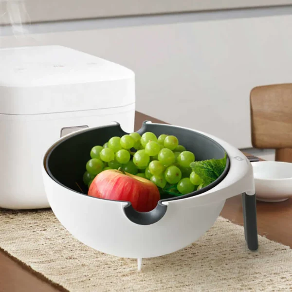 Rotating double wash basin drain basket household kitchen plastic washing basket living room coffee table fruit.jpg q50 1 - Rotirajuća cediljka i posuda za voće i povrće se koristi za čišćenje i pripremu hrane. Cediljka ima rotirajući mehanizam koji omogućava brzo i efikasno prečišćavanje voća i povrća. Posuda za hranu je prostrana i ima funkciju za držanje hrane, tako da možete obaviti više poslova odjednom. Izrađena je od kvalitetnih materijala koji omogućavaju dugotrajnost i sigurnost u korišćenju. Rotirajuća cediljka i posuda za voće i povrće će vam pomoći da sačuvate svežinu hrane i da pripremite ukusne obroke bez mnogo truda.