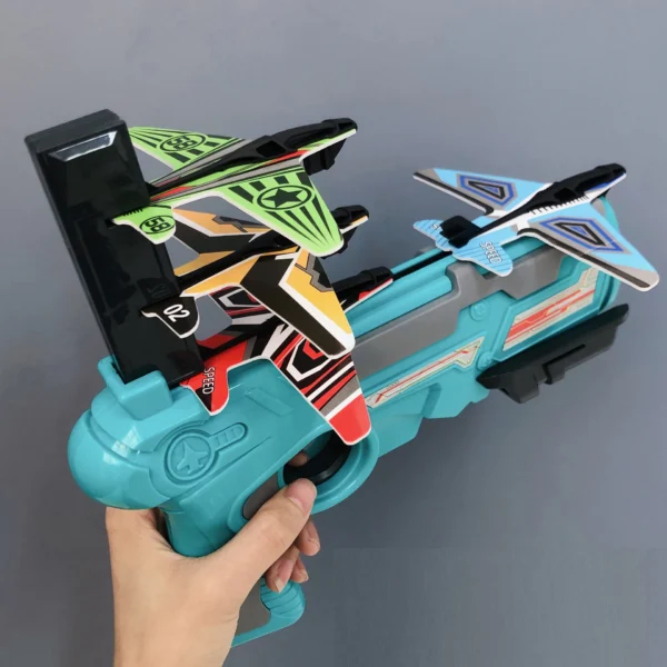 Air Battle Airplane Glider Flight EVA Soft Aircraft Flying Launcher Toys Airsoft Gun Continuous Launch Ages 3Y - Pištolj sadrži 4 aviona koje ispaljuje. Dimenzija pištolja: 25 x 15cm Dimenzija aviona: 14 x 9cm