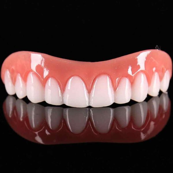 Instant Smile Comfort Fit Flex Plastic Emulates Teeth Whitening Dentures for Correction of Teeth Oral Hygiene.jpg q50 1 - Navlake se potapaju u vreloj vodi i kada se opusti lepak navucete na vase zube, i savrsen osmeh je tu za 5 minuta!