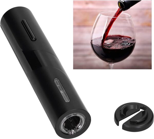 Set Cavatappi Elettrico Professionale Per Vino Con Ricarica USB extra big 204601 369 - Jednostavan način otvaranja flaša za vino sad je tu, to je punjivi električni otvarač flaša. Brzo i efikasno će otvoriti vino, a na vama je samo da uživate. Uklonite rezač folije i stavite ga na usko grlo, čvrsto držite prstima, rotirajte ga oko zaptivača folije za jedan do dva kruga i odsecite zaptivač folije Postavite dno otvarača za vino na vrh flaše i osigurajte da otvor za vino ostane u ravni sa flašom što je vertikalnije moguće Pritisnite dugme za izvlačenje i zadržite, lagano pritiskajući otvarač na dole 6-8 sekundi da biste potpuno izvukli čep Zatim pritisnite gornje dugme za otpuštanje i držite 5-7 sekundi, pluta se automatski izvlači iz otvarača, otpustite dugme i postupak otvaranja je završen Odgovara većini standardnih veličina boca za vino.