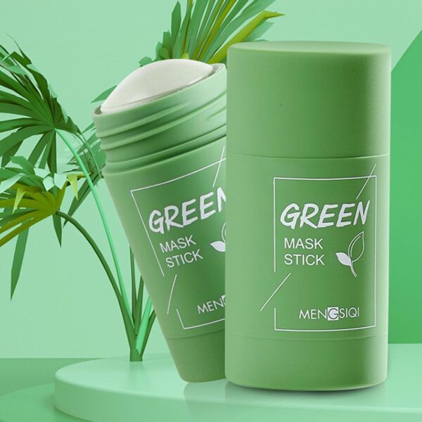 green mask stick - Green Tea Mask sadrži ekstrakt zelenog čaja,koji na efikasan način čisti kožu od: Mitisera (crne tačkice) Akni Bora u koži Prečišćava nečistoću kože Reguliše ekuilibar vode i masti u koži Reguliše vitalnost i regeniraciju kože. Prilagodan za sve vrste kože. Jednostavan za nanosenje i upotrebu:dovoljno je pre spavanja da nanesete masku na lice, ostavite da odstoji 10 tak minuta i nakon toga skinite masku Lice će biti nežno, glatko i bez mitisera.