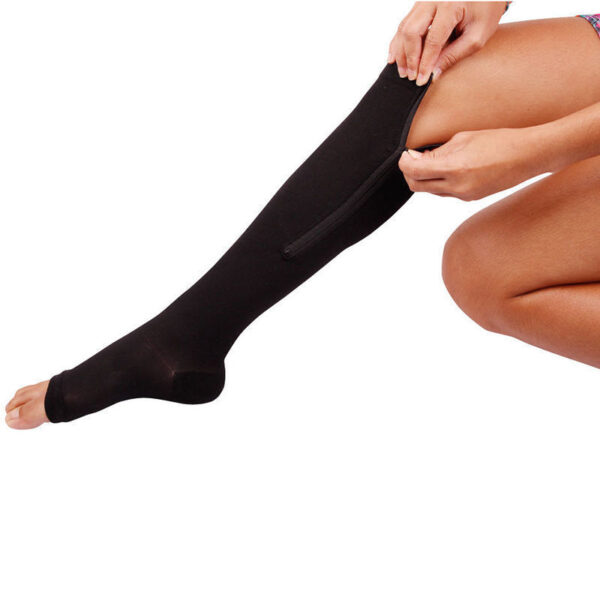 s6 - Paket sadrži jedan par kompresivnih čarapa za bolju cirkulaciju