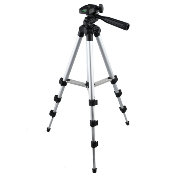 tripod 3110a 99685 107095 - Tripod 3110 za mobilne telefone je idealan za snimanje selfija i grupnih fotografija kada se koristi tajmer. Na ovaj stativ možete postaviti i kameru i svoj mobilni telefon, jer u pakovanju dolazi i držač. Nožice su napravljene od aluminijuma. Poseduje ručicu za podešavanje visine centralnog stuba. Maksimalna visina tripoda je 105 cm.