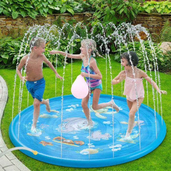 100cm Inflatable Sprinkler Mat Summer Kids Swimming Pool Round Spray Water Cushion Toys Pad Outdoor Children 9c6b5428 7712 4159 a22e f9b21e512ad3 - Nova vodena zabava za decu ovog leta donosi momente koji se pamte!