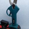 Makita Aku makaze za orevizanje voca 88V + dve baterije – Makita Aku makaze za orevizanje voca 88V + dve baterije - Image 3