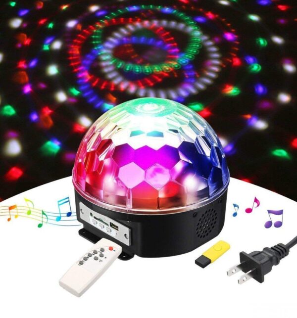 72533468 5c502a7ee05eb0 8425217220180716 130522 - MP3 LED DISKO kugla+USB+daljinski model sa    6 led dioda, potpuni koloritet.     Idealna stvar za bendove, kucne proslave, kafice, klubove, decije igraonice i sve ostalo gde je potrebano stvoriti svetlosne efekte, pokriva veoma veliku povrsiunuUz Magic Ball se dobija i test USB sa muzikom kao i daljinski upravljac.