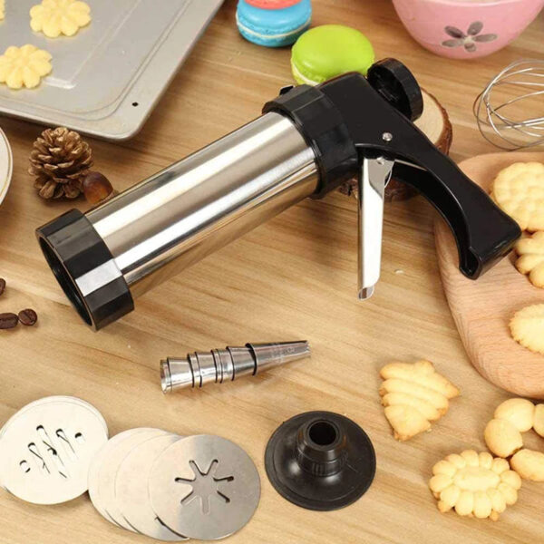 Cookie Press Gun Kit Stainless Steel Cake Cream Decorating Gun Set DIY Manual Churros Maker Machine 2 - Pistolj za dekoraciju torti i kolacaSa njim mozete praviti i keks Pistolj ima 8 mlaznica za ukrasavanje torti i 13 šablona za rezanje keksa od nerđajućeg čelikaPištolj za dekoraciju ima podesivi okidač za potpunuVeoma je jednostavan i lak za upotrebuDuzina(ukupna) dekorativnog pistolja je 23cm