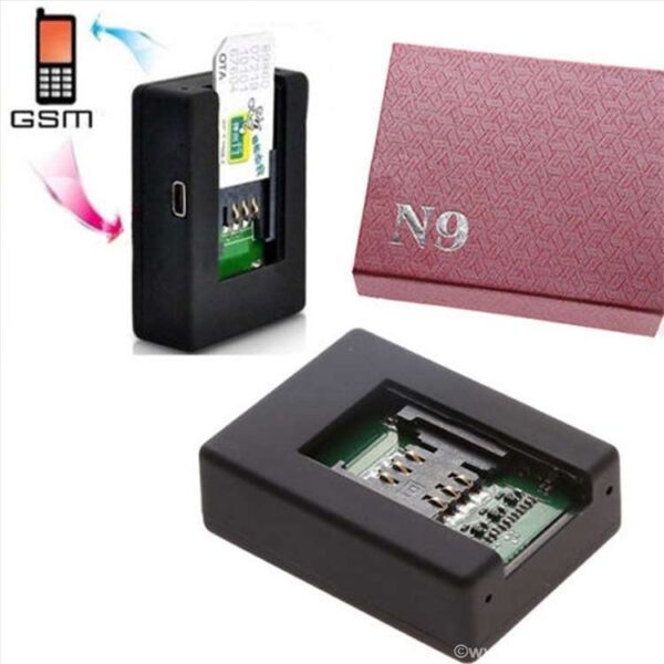 gsm prisluskivac n9 glasovna aktivacija 5425633313040 71785078524 - GSM prisluskivac model N9 funkcionise na taj nacin sto se u njega ubaci SIM kartica za mobilni telefon, napunite uredjaj putem USB kabla koji se dobija u paketu, uredjaj postavite na zeljeno mesto ( bilo koja prostorija, stan, kancelarija, automobil, kuca i slicno ).   Broj koji ste ubacili pozivate sa Vaseg telefona, a prisluskivac N9 se automatski, becujno BEZ ikakve svetlosne i zvucne signalizacije aktivira ukljucuje mikrofon i od tog trenutka Vi osluskujete prostor gde je postavljen GSM prisluskivac.  Karakteristike:  GSM uredjaj kojim prisluskujete glasove na udaljenosti do 15m Ugradjena punjiva li-ion baterijaNapajanje prisluskivač GSM N9:   24 casa non– stop, sa trajanjem baterije 1-2 sata u režì mu snimanja a cak do 5 dana u rezimu standby  Kompatiblan sa svim mrezama MTS, Telenor, ViP. . .  