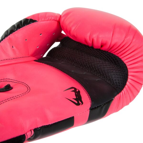 hwfaojfkf - Venum bokserske rukavice su dizajnirane da budu još izdržljivije i da mogu zdržati kontinuiranu intenzivnu upotrebu.