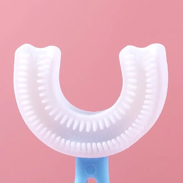 kruzna decija cetkica za zube 327523 - Ova jedinstvena glava četkice čisti  sve strane  zuba odjednom dok razvija  dobre navike četkanja  i smanjuje pojavu karijesa. Meke, zaobljene čekinje nježne su za  zube i desni vašeg mališana.