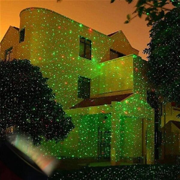 novogodisnji laser projektor 481121 - Sa zvezdanim projektorom možete stvoriti pravi ugođaj kod kuće ili ugostiteljskim objektima. Može da obasja Vaš dom hiljadama crvenih i zelenih zvezdica.