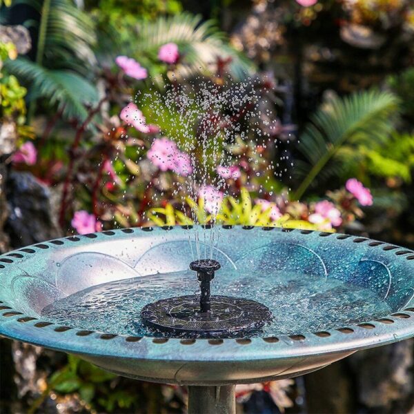 solarna fontana 239670 - Solarna fontana je šarmantna, mala i prenosna. Možete je postaviti na bilo koju vodenu površinu.