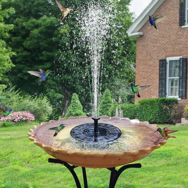 solarna fontana 912401 - Solarna fontana je šarmantna, mala i prenosna. Možete je postaviti na bilo koju vodenu površinu.