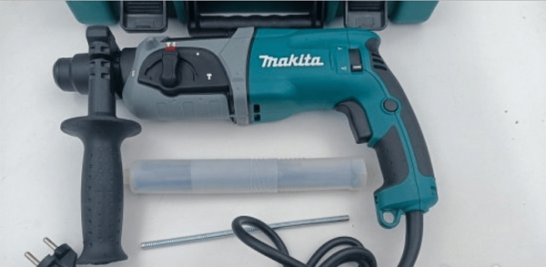 Makita hilti hamer busilica 780w HR2470 min - Elektro pneumatski čekić Makita 3 radna režima – rotacija, rotacija sa udaranjem, udaranje Bočna drška sa novim dizajnom, koristi elastomer za rukohvat koji ne klizi Snaga 780 W