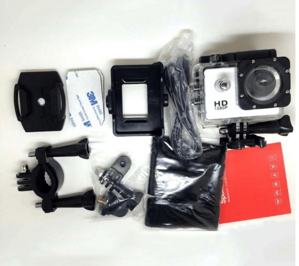 gopro 4k hd kamera 2 - 4K ULTRA HD Akciona Vodootporna Kamera Wifi. Odlična go pro akciono-sportska 4K UltraHD kamera za sjajne video-snimke, fotografije, audio-snimke iz vazduha, snimke pod vodom, u toku exstremnih sportova, sky-divinga, surffinga, biciklizama, auto/motociklizma. Ova go pro kamera ima mogućnost bežicnog spajanja na mobilni i prenos live snimaka (WiFi do 20m). I vodootporna je. U pakovanju uz kameru dobijate i zaštitno vodonepropusno pakovanje, kao i mnostvo dodataka, koji sluze za fiksiranje kamere na raznim vrstama podloga (kacigu, motor, bicikl, auto).