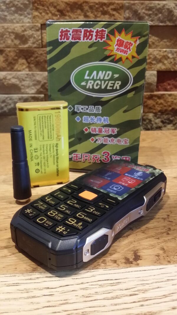 115113907 6084655b1b0455 02729383land rover f 8 scaled 1 - LAND ROVER F8 mobilni telefon Velika baterija + voki toki