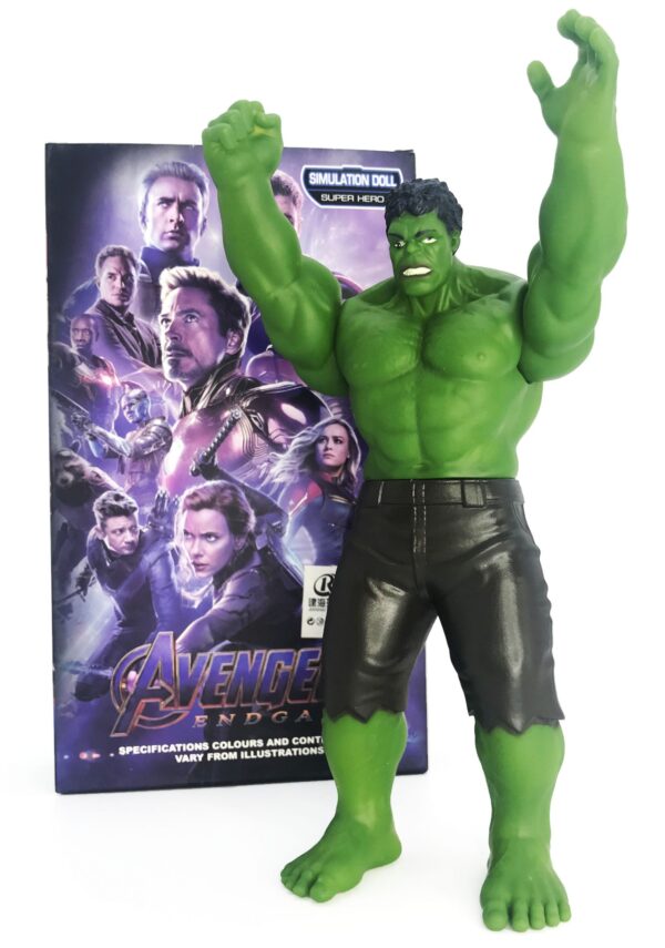 AVENGERS HULK 1 scaled 1 - Hulk figura realisticna igracka za decake. Figura inspirisana izmisljenim Marvelovim superherojem Hulkom pomera ruke i torzo. Figura je izradjena od netoksicne plastike tako da je bezbedna za igru. Preporucen uzrast 3+ godine