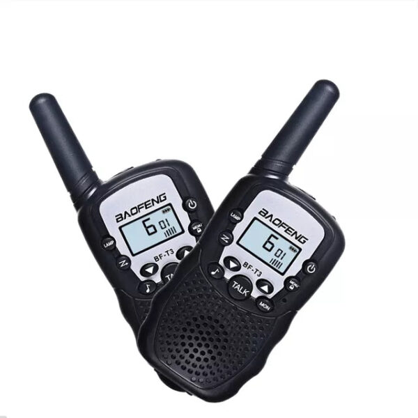 Baofeng BF T3rs 1 - Toki voki set Baofeng BF-T3 radio stanice 2 KOMADA u kompletu U pakovanju se nalaze dva uredjaja Najnoviji model domet do 3km-5km Osvetljen ekran snage 0.5W Možete upariti vise komada da rade zajedno Memorisani PMR kanali, što znači da se mogu na njih povezati i druge radio stanice i PMR toki voki 22 kanala za besplatan razgovor Poseduje i lampu HANDS FREE opcija za komunikaciju tako da Vam ruke budu slobodne. Radio stanica toki voki baofeng BF-T3 koja lepo radi Poseduju i dve štipaljke za lakše nošenje Napajanje je 4x AAA baterije ( ne dobijaju se u kompletu)