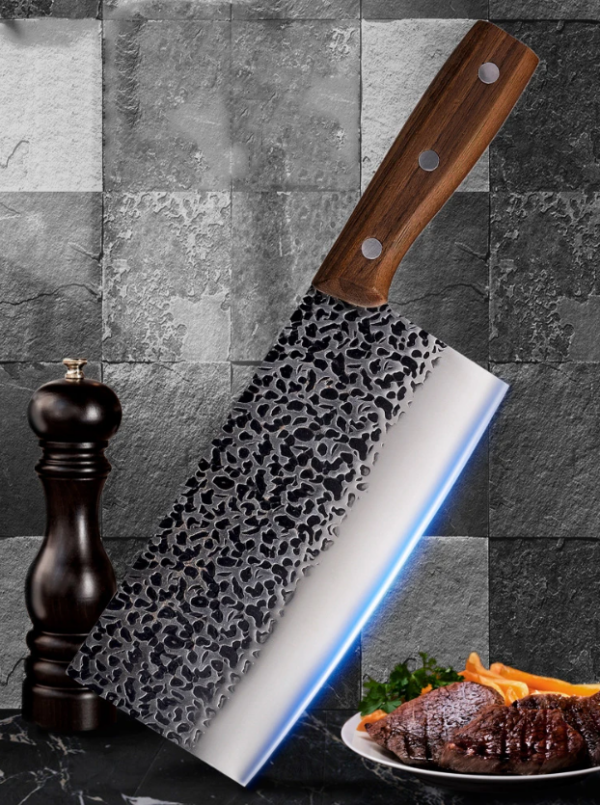 VrhunskiKuhinjskiNoz SekacodNerdajucegCelika 4 - Ovaj vrhunski kuhinjski nož je izrađen od nerđajućeg čelika, pružajući izuzetnu čvrstoću i dugotrajnost. Idealan je izbor za kuvarsku kuću koja traži savršen balans snage i preciznosti. Ovaj nož će vam omogućiti pouzdano oštar oštricu za različite kulinarske zadatke.