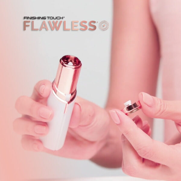 epilator flawless finishing touch okshop 8 - Ugrađeno LED svetlo. Hipoalergenska svojstva i bezbolno uklanjanje, za sve tipove kože. Nikakva opasnost od posekotina ili bilo kakve vrste povrede. Više ne morate trpeti loše stvari prouzrokovane od strane tradicionalnih metoda depilacije, sada je uklanjanje dlačica moguće bez bola, crvenila ili iritacije. Proizvod je ispitan od strane dermatologa i potpuno je bezbedan za korišćenje. Bez neželjenih nuspojava. Radi na 1x AAA baterija (nije u paketu).