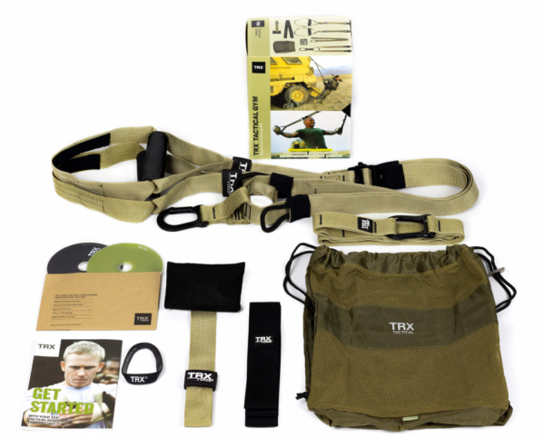 petl trx tactical gym new version original 95 1 267dc6dd 66ea 4b07 b710 9ab244f206a9 - Lagani i jaki TRX komplet za vešanje dolazi sa Tactical Gim Suspension Trainer trakom, sidrom za vrata, sidrom za vešanje, TRX Kstenderom, mrežastim rancem i pristupom aplikaciji TRX Training Club. TRX Tactical Gim je naš najizdržljiviji komplet za trenažere sa trakama i vešanjem za najekstremnije uslove.