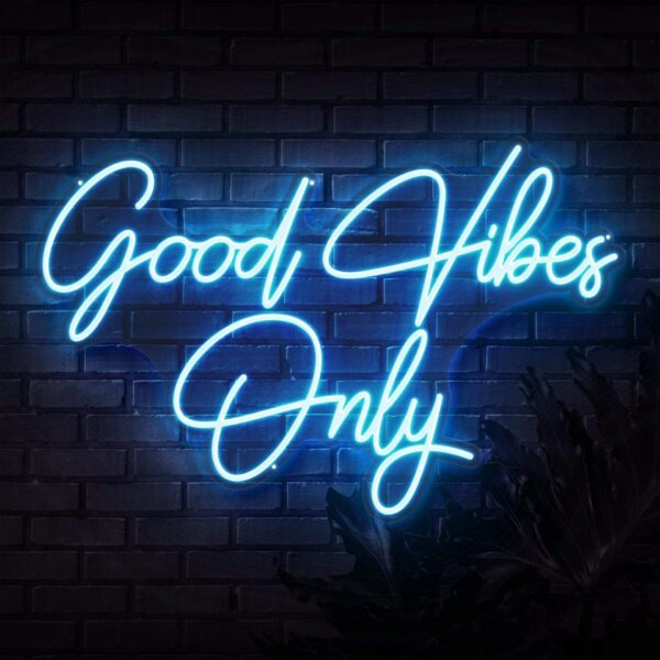 sky blue good vibe only led neon quotes buy custom led light good vibe only neon quotes sign zesta neon zesta neon 36425627533569 9837ff14 f58b 4a6c bcbb 10b50f10a34b - Led Neon Traka je led traka u silikonskom crevu. Glavne odlike su imitacija neonskih cevi rad na niskom naponu i veoma jednostavna upotreba. Trake su fleksibilne pa je moguće veoma jednostavno izvesti razne svetleće oblike slova brojeve znakove i postaviti dekorativnu rasvetu po konturnim linijama objekta i sl. Zbog velikog broja led sijalica u dužnom metru Led Neon Trake nema tačkostog osvetljenja već je svetlost ravnomerno raspoređena duž cele trake. Trake su u rolnama u dužini od 5m radi boljeg iskorišćenja pri konstruisanju Vaših projekata. Mogućnost sečenja je na svakih 25mm. Silikonsko crevo je vodootporno. NEON Flexible strip light: -15 puta duzi zivot od obicnih uzarenih sijalica- Bez stetnih UV/IR zraka-Ultra efikasne LED sijalice koje cuvaju do 80% vise energije od uzarenih sijalica sa slicnom jacinom.